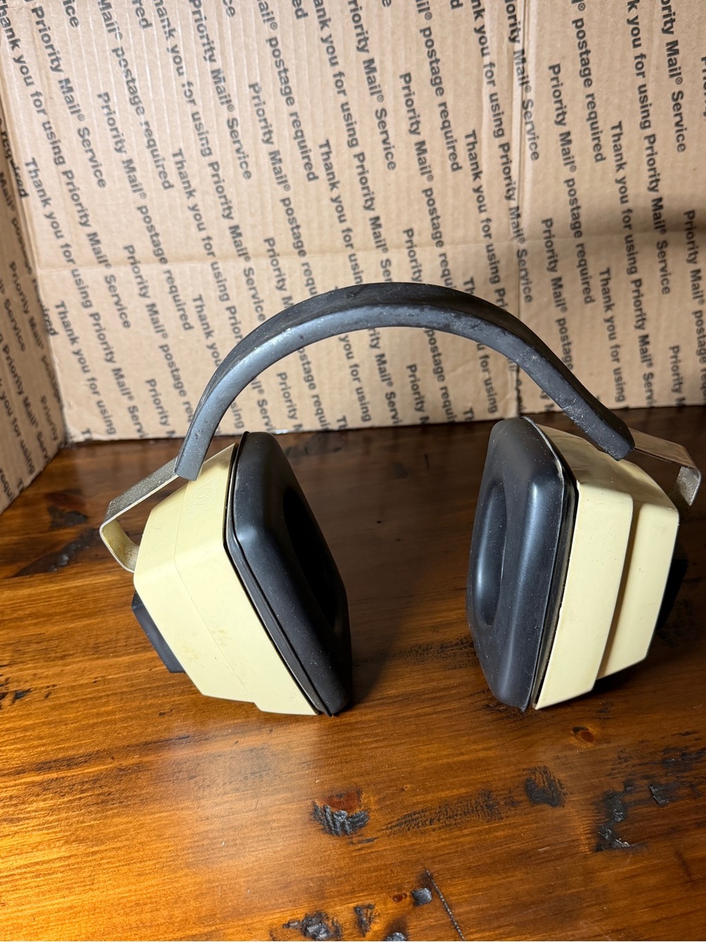 Unbranded Men’s Protective Earmuffs in Cream and Black